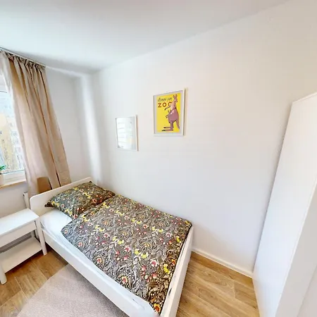 Apartament Wohlfuehlapartment Fuer 5 Personen, Haltestelle Der Linie 5 In Unmittelbarer Naehe, Wlan Chemnitz