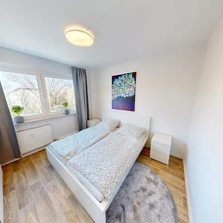 Wohlfuehlapartment Fuer 5 Personen, Haltestelle Der Linie 5 In Unmittelbarer Naehe, Wlan Κέμνιτς