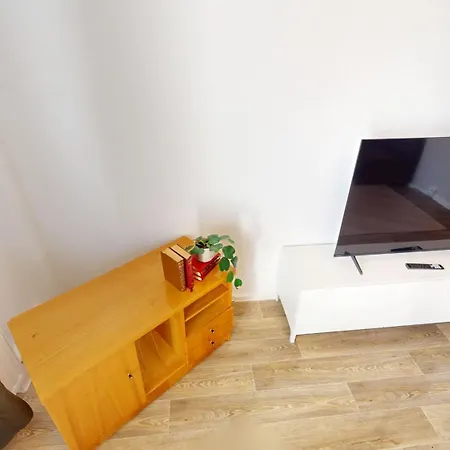 Wohlfuehlapartment Fuer 5 Personen, Haltestelle Der Linie 5 In Unmittelbarer Naehe, Wlan Apartament Chemnitz