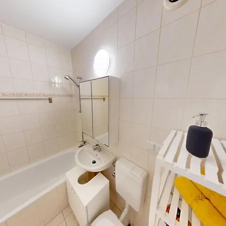 Wohlfuehlapartment Fuer 5 Personen, Haltestelle Der Linie 5 In Unmittelbarer Naehe, Wlan * Κέμνιτς